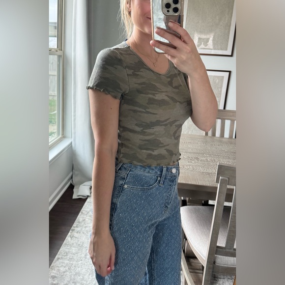 Girly Ruffle Sleeve & Waist Camo Print Women's Crop Top Baby Tee - Picture 2 of 14